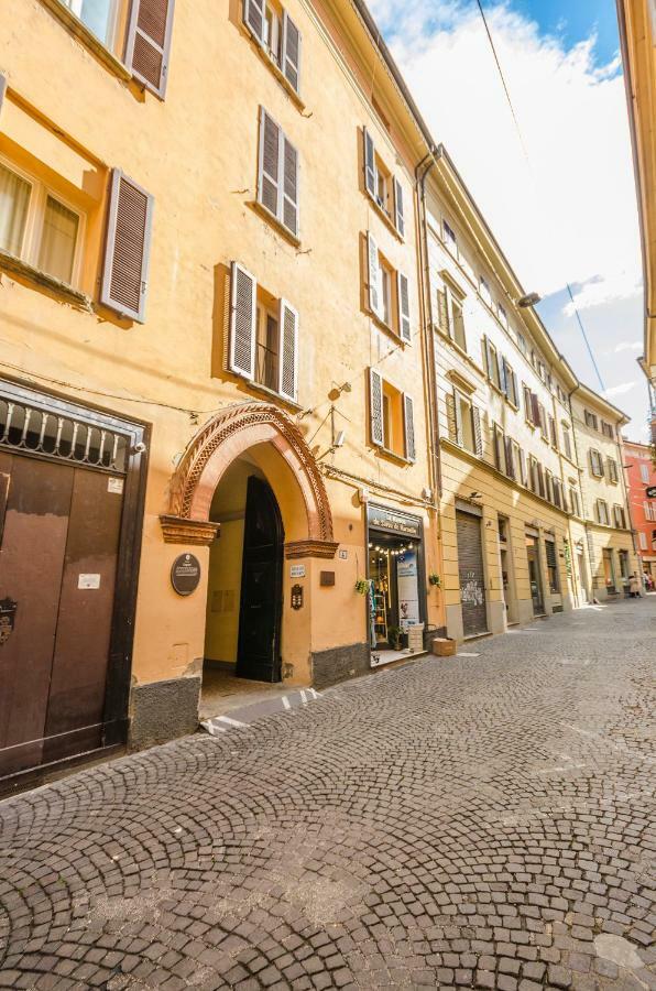 Lupari Apartment, Palazzo Storico Sotto Le Due Torri Bologna Exterior photo
